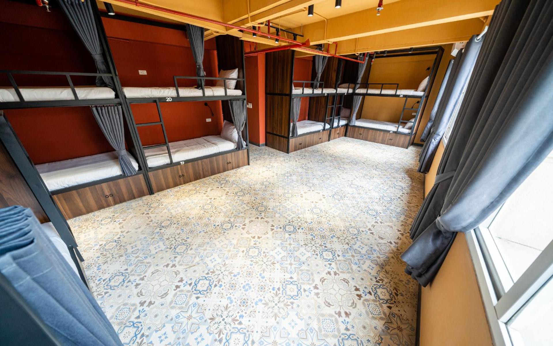 Mad Monkey Hanoi Hostel ภายนอก รูปภาพ