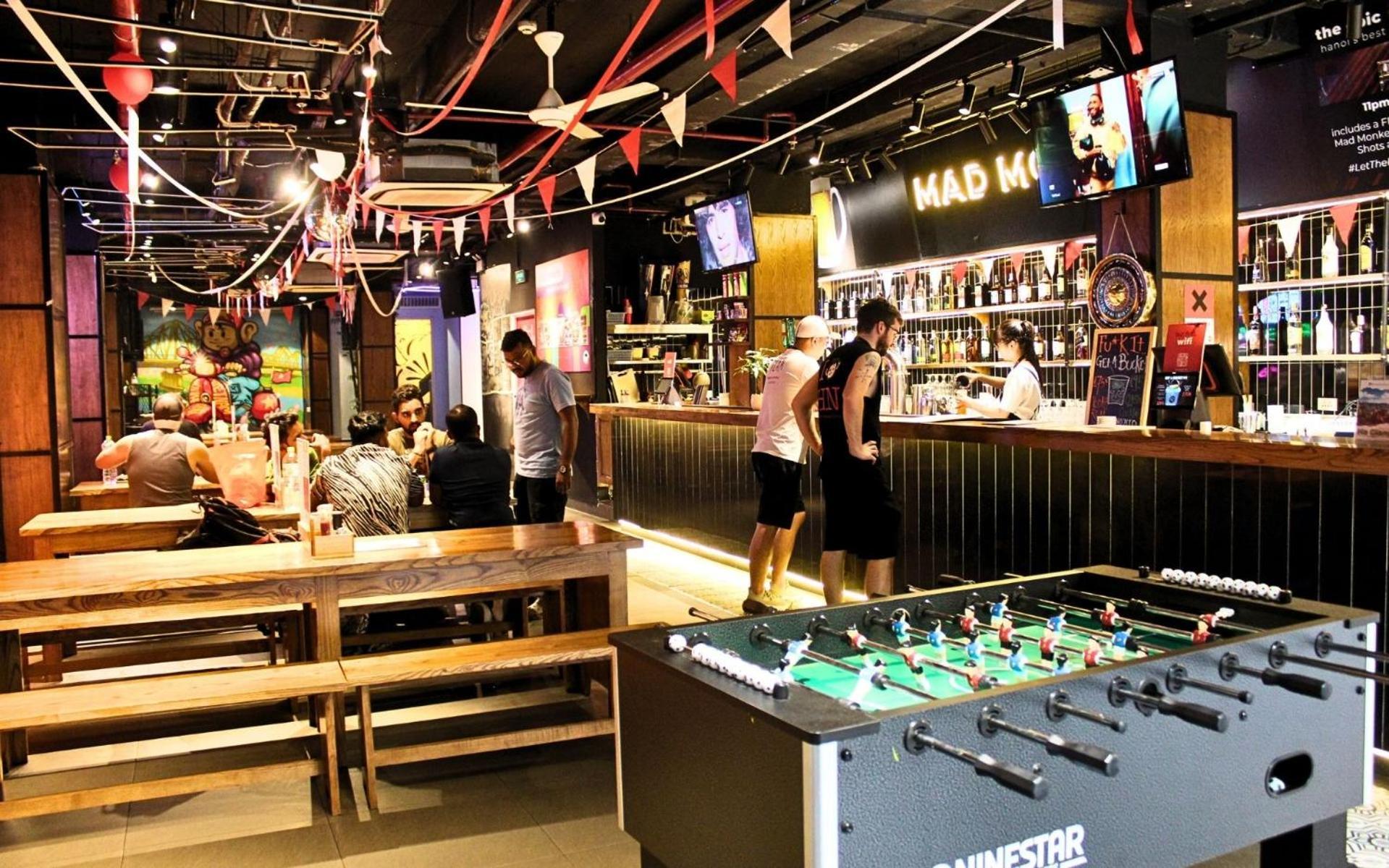 Mad Monkey Hanoi Hostel ภายนอก รูปภาพ