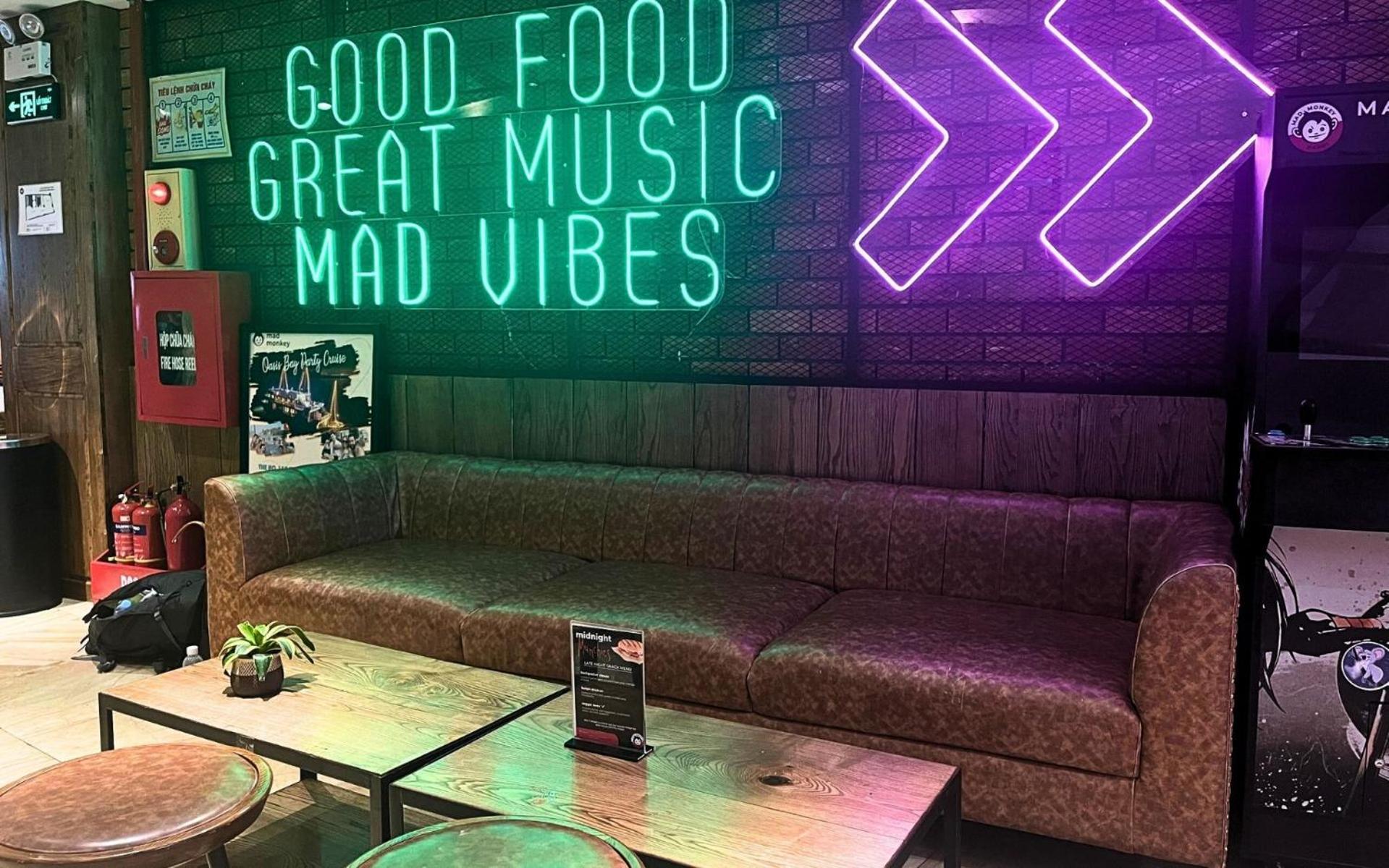 Mad Monkey Hanoi Hostel ภายนอก รูปภาพ