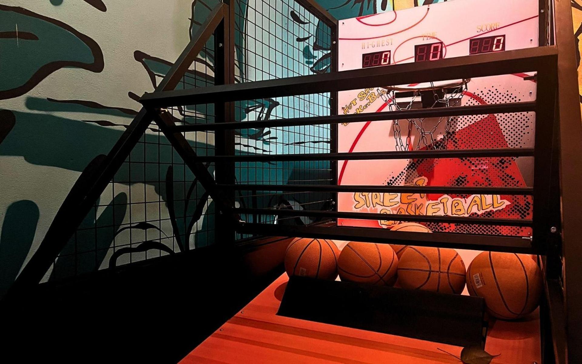 Mad Monkey Hanoi Hostel ภายนอก รูปภาพ