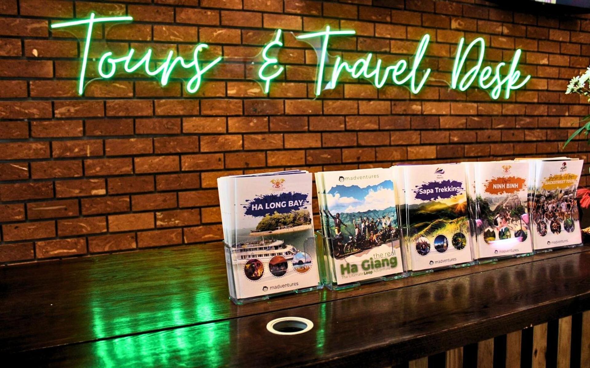 Mad Monkey Hanoi Hostel ภายนอก รูปภาพ