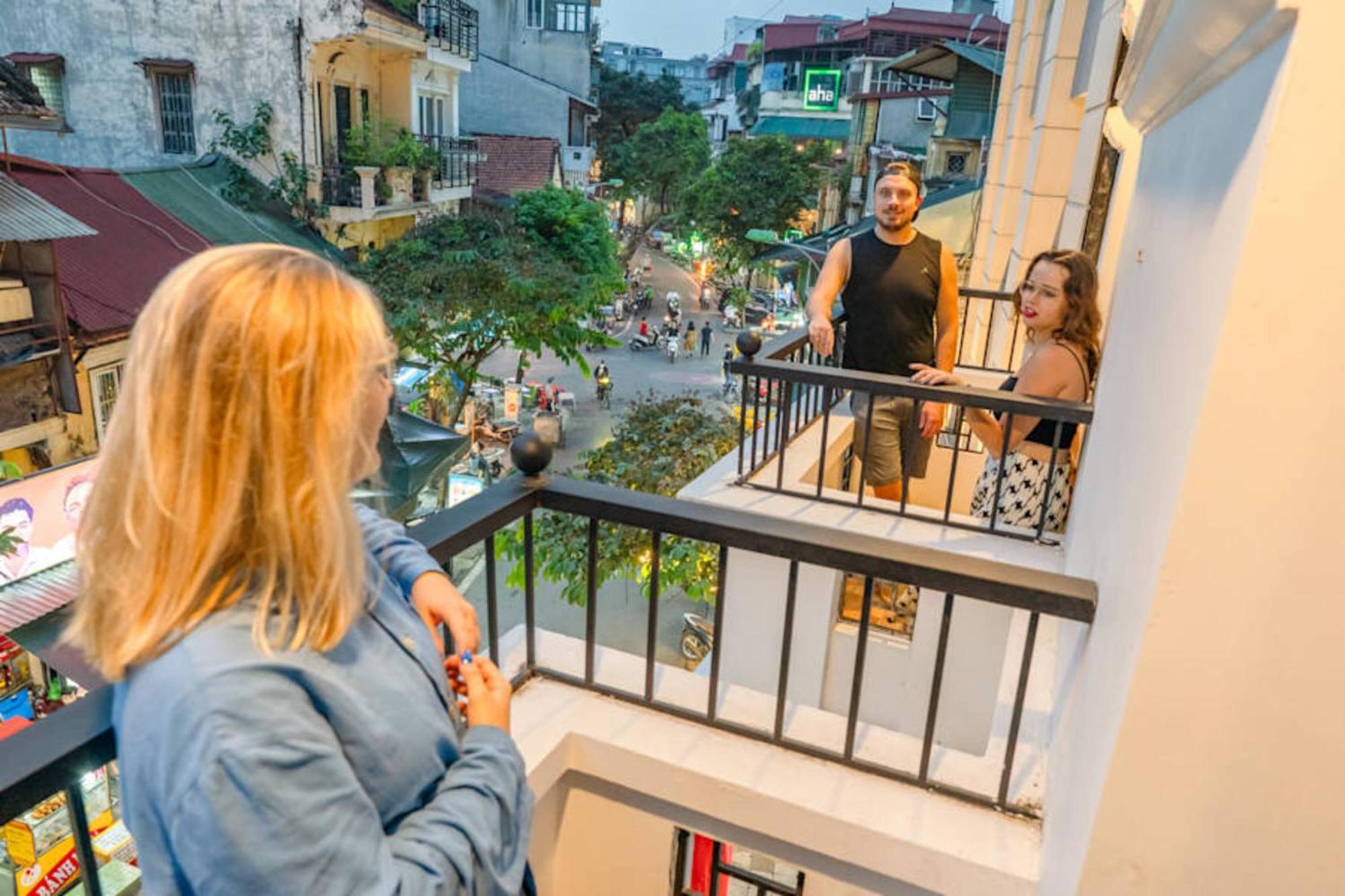 Mad Monkey Hanoi Hostel ภายนอก รูปภาพ
